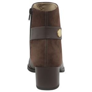 bota de salto marrom