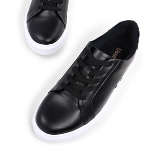 tenis preto com ponta branca