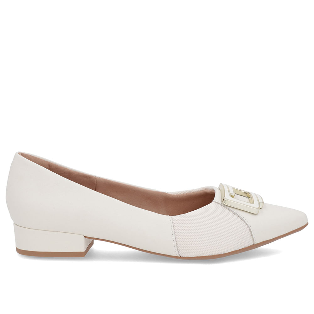 Scarpin Branco Marfim Couro Bico Fino Enfeite