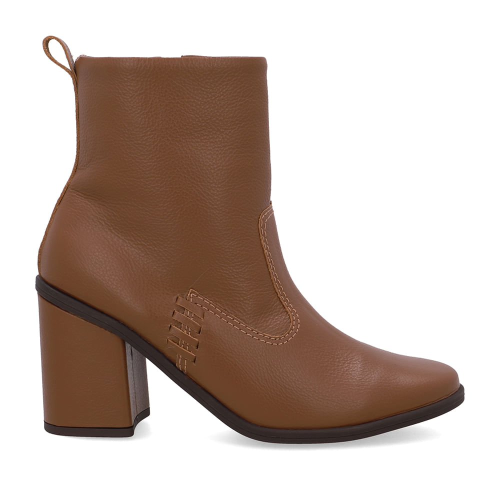 Bota Couro Marrom Canela Detalhe Pesponto