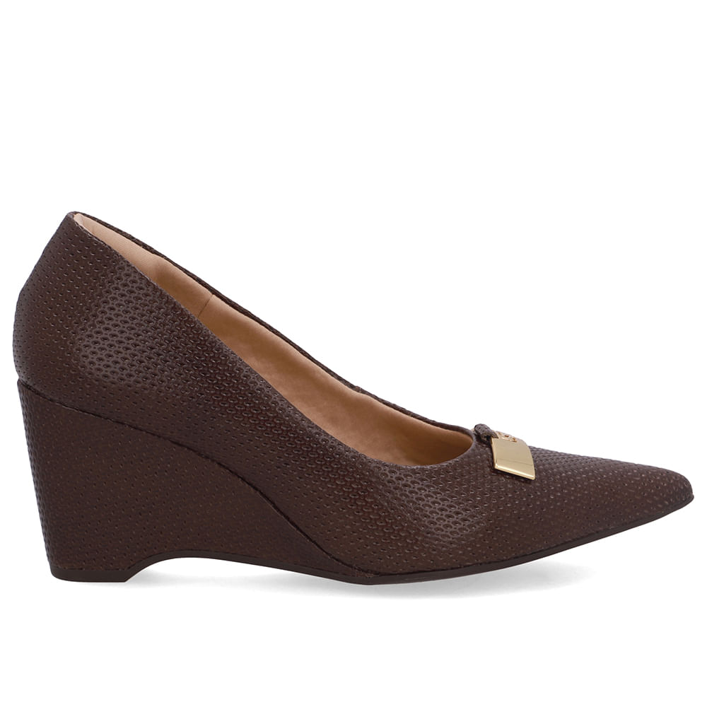 Scarpin Couro Marrom Enfeite Chapa