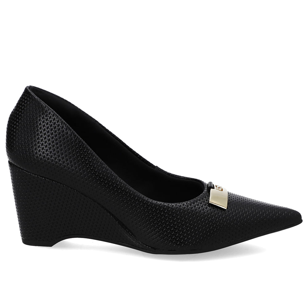 Scarpin Couro Preto Enfeite Chapa