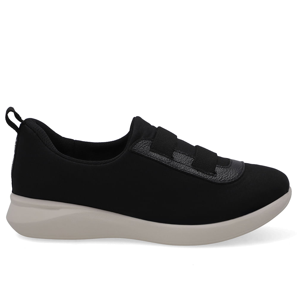 Tênis Slip On Em Tecido Preto Com Detalhes Em Couro